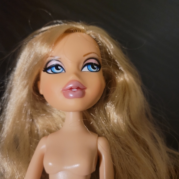Bratz Cloe Party 10th Anniversary doll - Picture 8 of 8